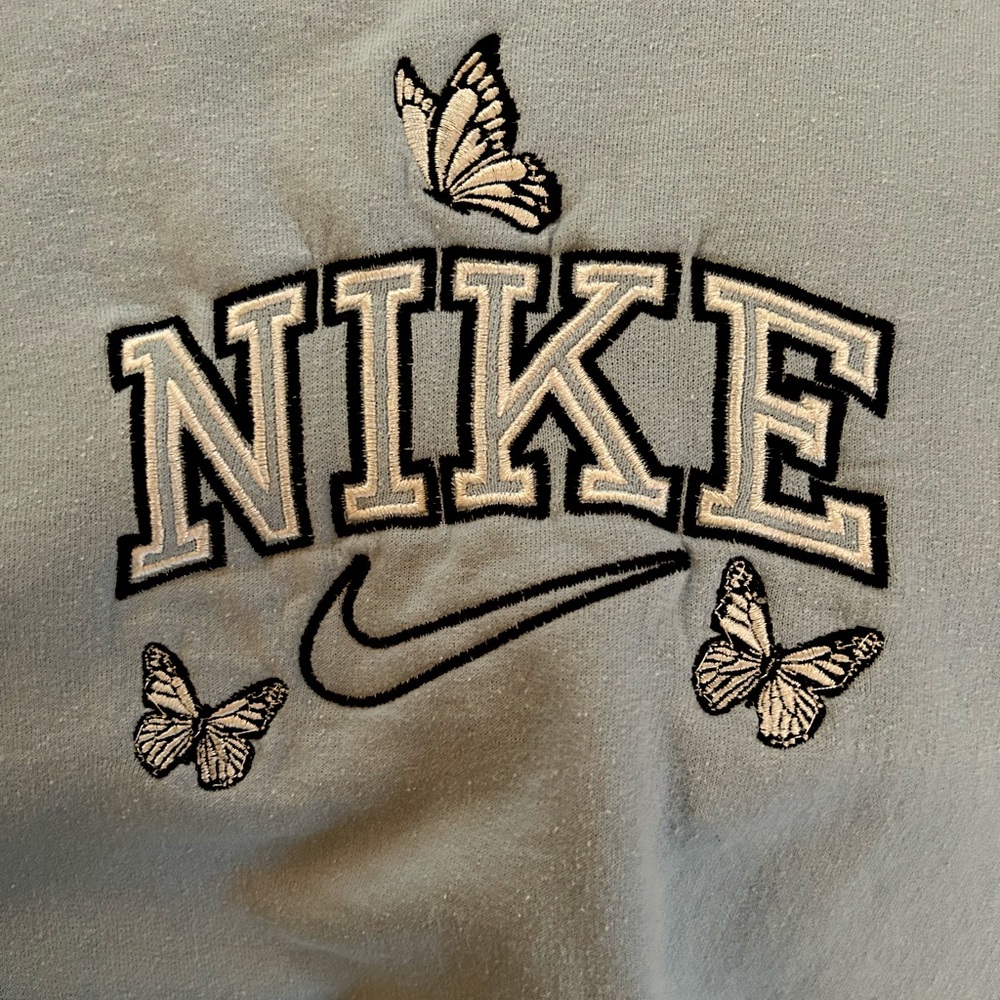 Custom Embroidered aesthetic nike crewneck🦋